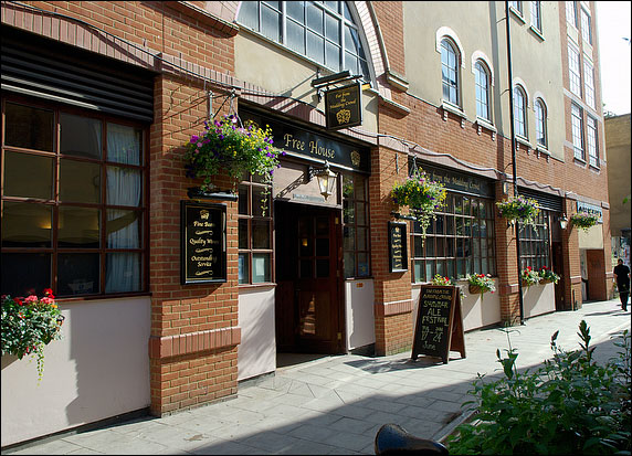 Outside view of the 'Far from the Madding Crowd' pub, Oxford City Centre